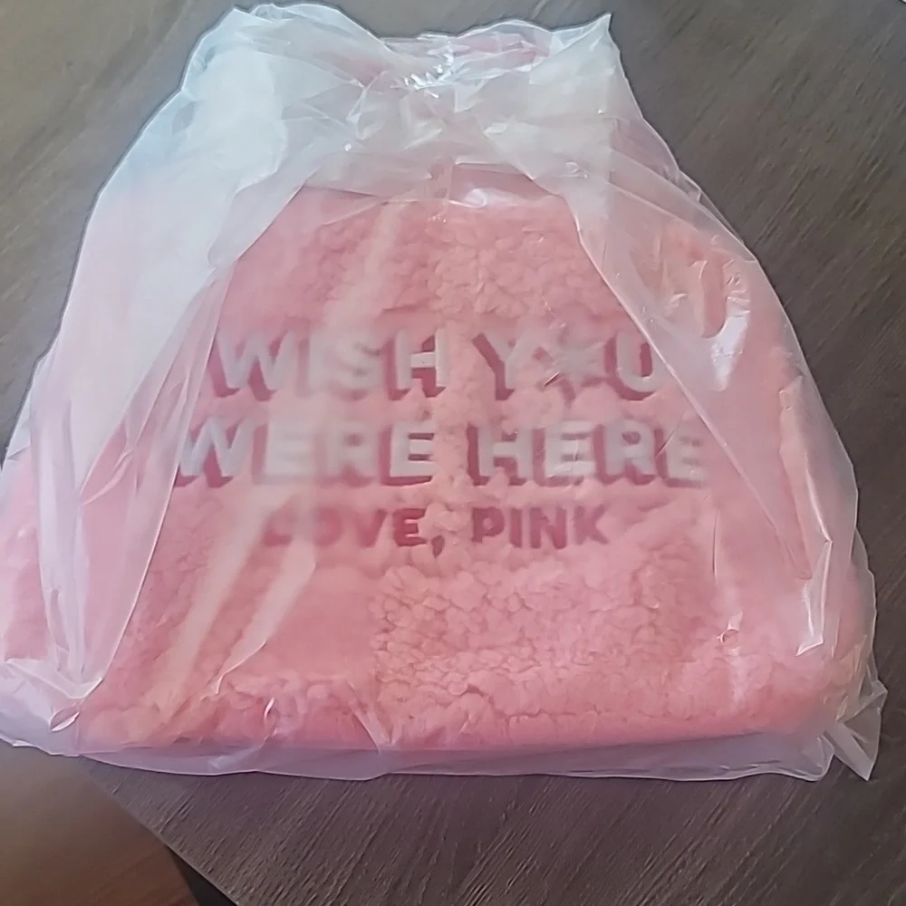 Pink Victoria's Secret Warm & Cozy 4-Piece Beauty Gift Set